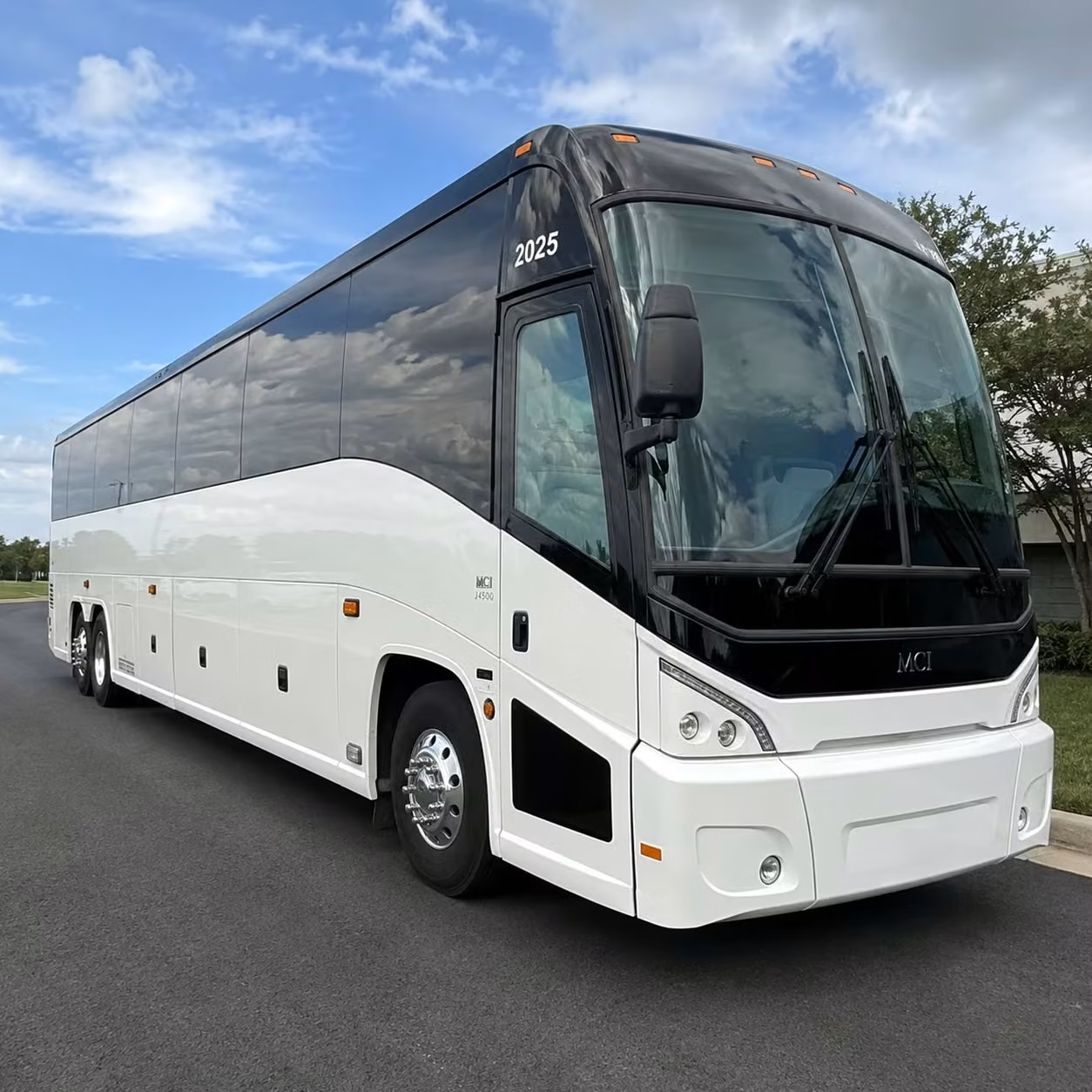 charter bus rentals for large groups headed to smart financial centre