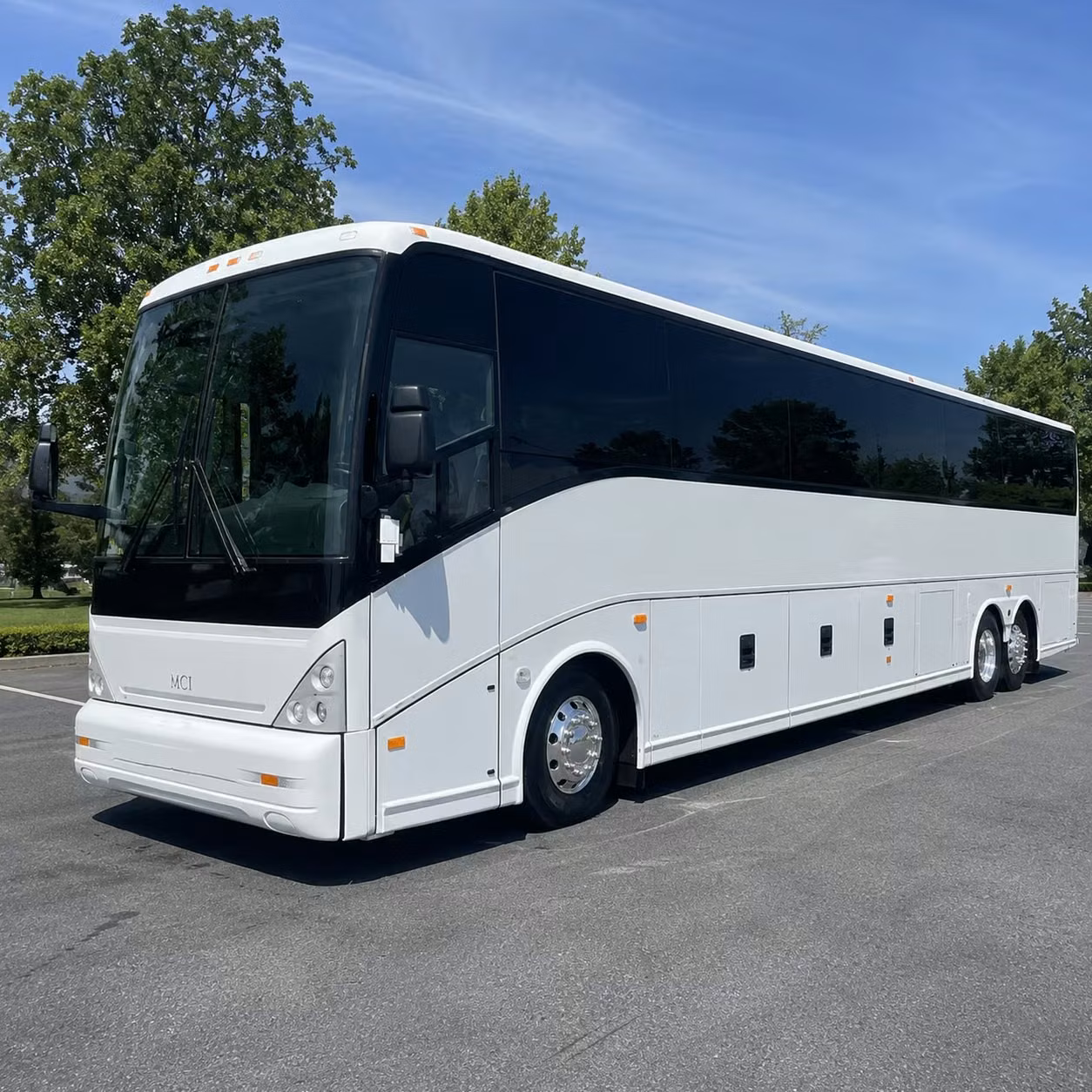 corporate groups and offshore teams in texas city rely on charter bus airport transfers